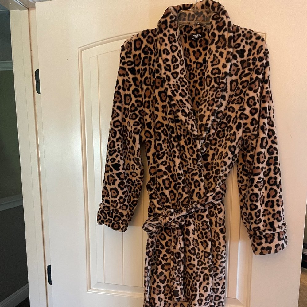 Jones New York Leopard Print Robe - Ladies